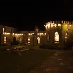 Castle ホテル 4*