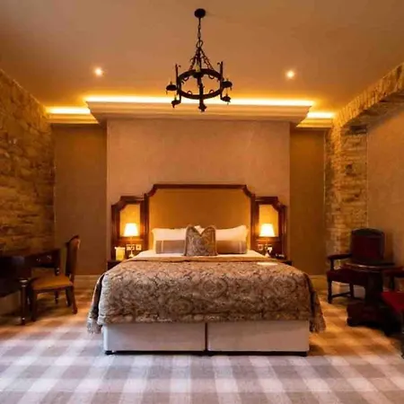 Castle Hotel 4*