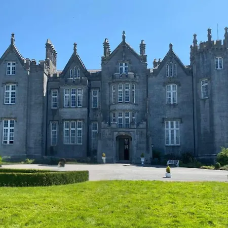 Castle Hotel
