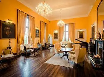 Castle Hotel