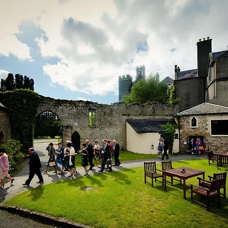 Castle Hotell